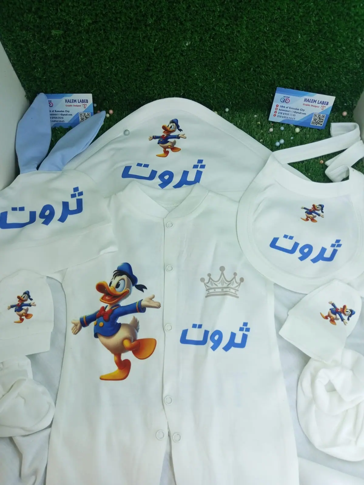 طقم بيبي مطبوع باسم ورسمة كرتونية