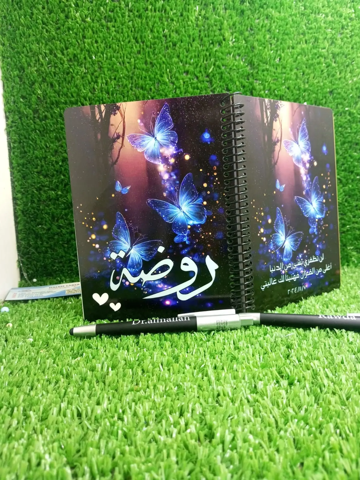 نوت بوك بغلاف مطبوع بتصميم مرسوم واسم